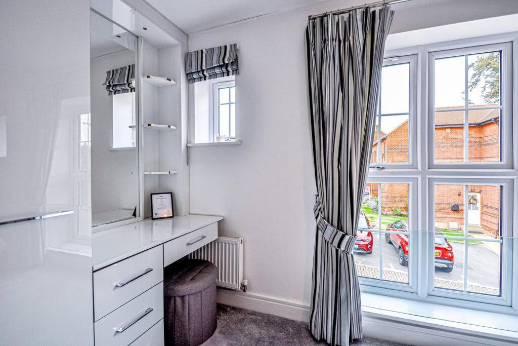 Entire House Sleeps 8 Near The River Thames Maidenhead Exterior foto
