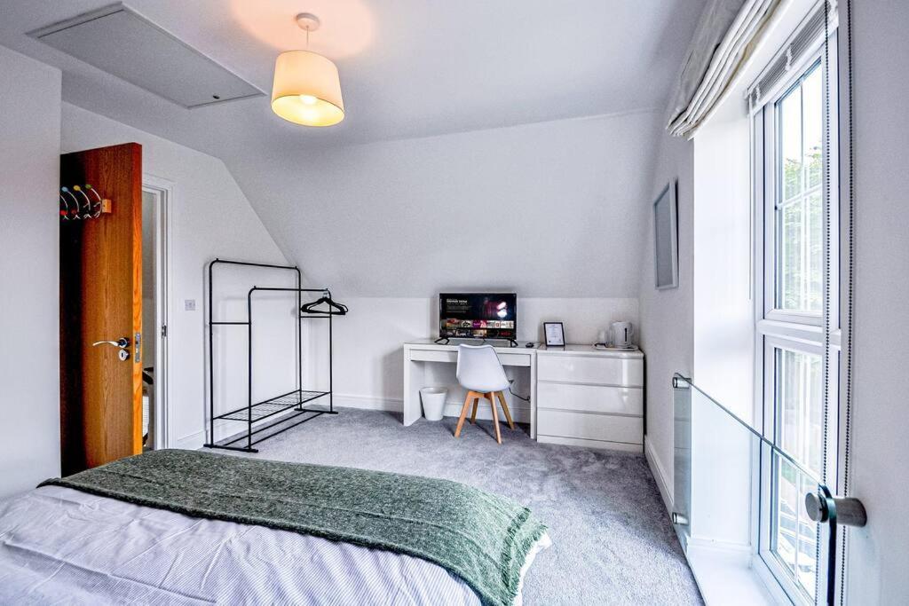 Entire House Sleeps 8 Near The River Thames Maidenhead Exterior foto