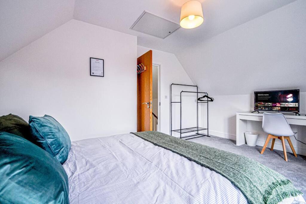 Entire House Sleeps 8 Near The River Thames Maidenhead Exterior foto